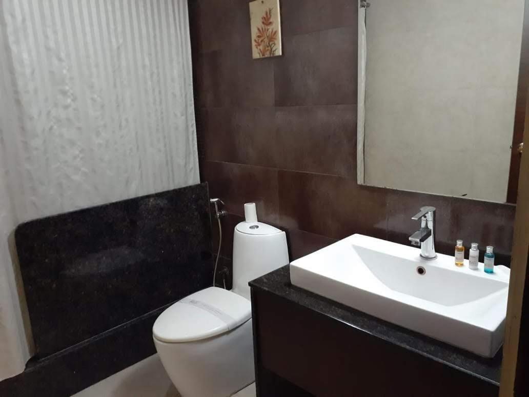 Hotel Md'S Continental Джорхат Экстерьер фото