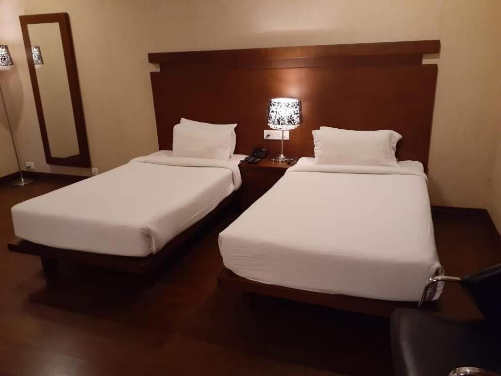 Hotel Md'S Continental Джорхат Экстерьер фото