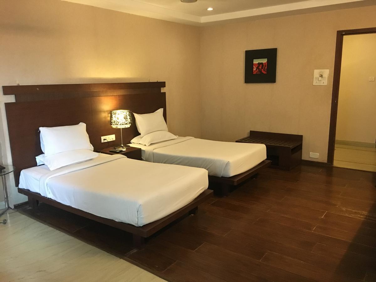 Hotel Md'S Continental Джорхат Экстерьер фото