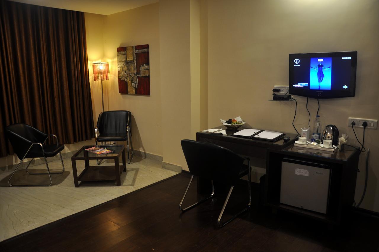 Hotel Md'S Continental Джорхат Экстерьер фото